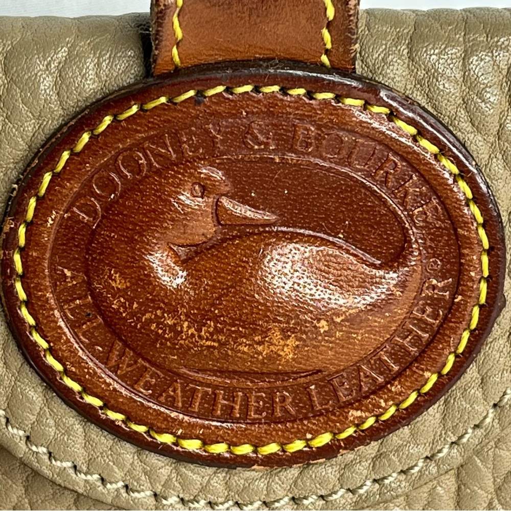 Vintage Dooney & Bourke All-Weather Leather Card Holder Key Chain. Khaki - Picture 6 of 9